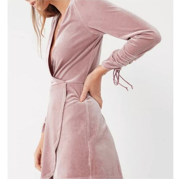 Urban Outfitters Goldmine Velvet Pink Romper Soft Girl Coquette Pastel Goth S - Picture 4 of 13